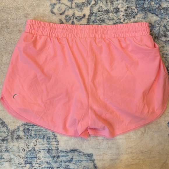 Women’s large Zyia active shorts in pink - Picture 3 of 6